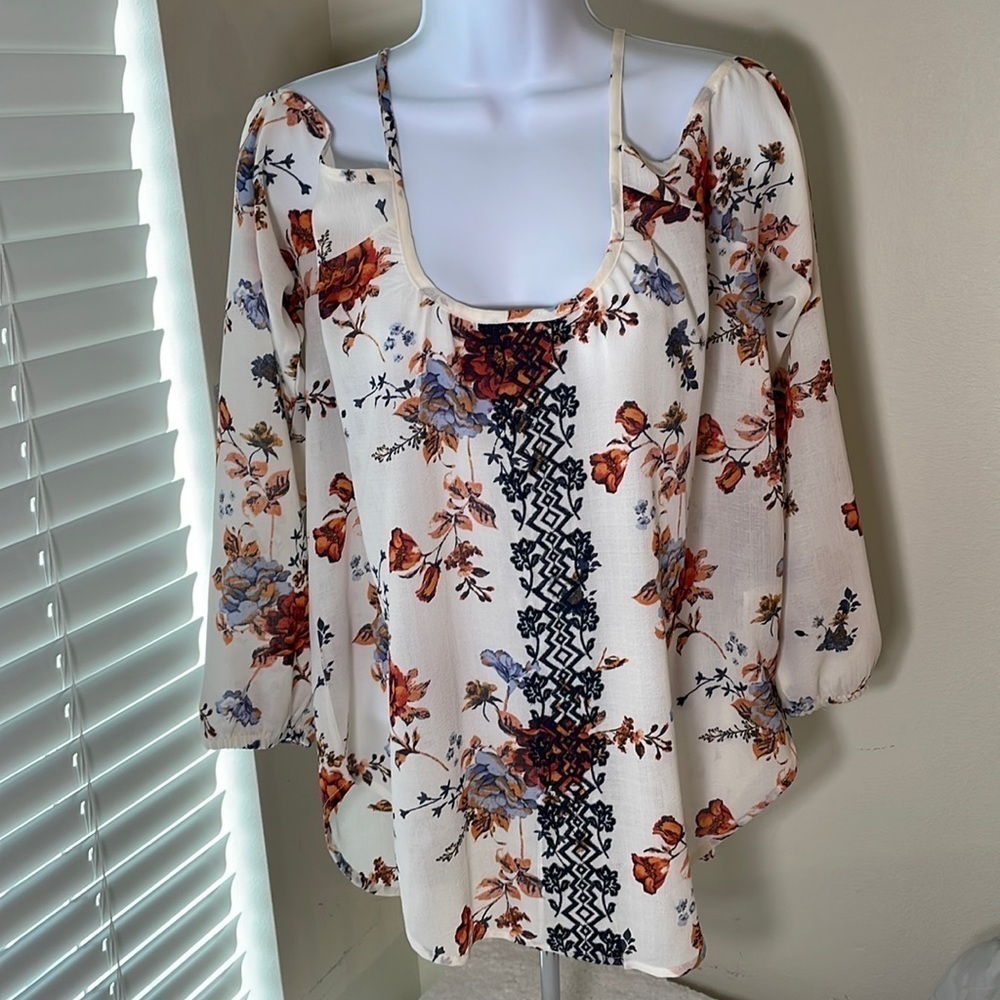 JOLT Peek a Boo Shoulder Floral Blouse Size M